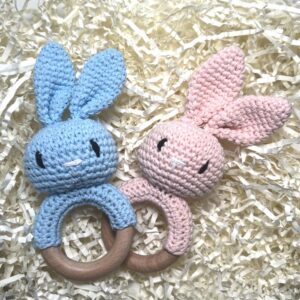 Ropotuljica zajcek modra in roza_1000x1000 Ropotuljica zajček